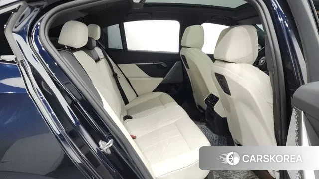 BMW 5 Series (G60) 2024 Черный из Кореи, фото 3