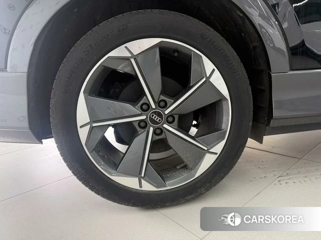 Audi Q5 e-tron 2024 Черный из Китая, фото 3