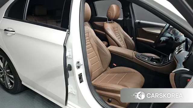 Mercedes-Benz E-Class W213 2021 Белый из Кореи, фото 3