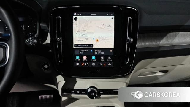 Volvo XC40 2024 Белый из Кореи, фото 3