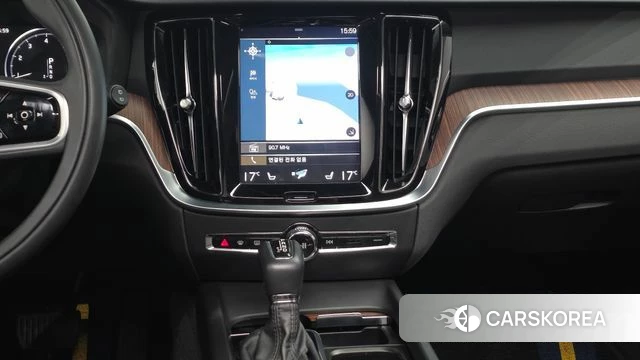 Volvo V60 Cross-Country 2nd Generation 2019 Черный из Кореи, фото 3
