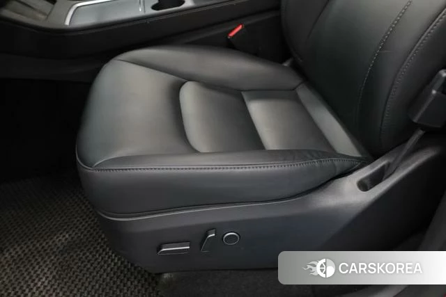 Tesla Model Y 2023 Красный из Китая, фото 3