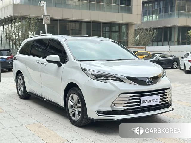 Toyota Saina 2023 Белый из Китая, фото 3