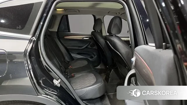 BMW X1 (F48) 2021 Черный из Кореи, фото 3