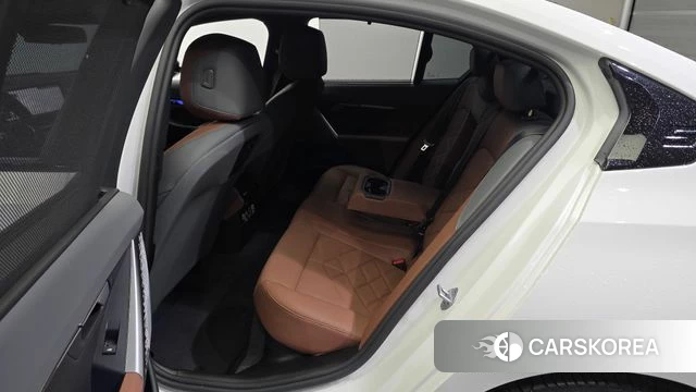 BMW 5 Series (G60) 2025 Белый из Кореи, фото 3