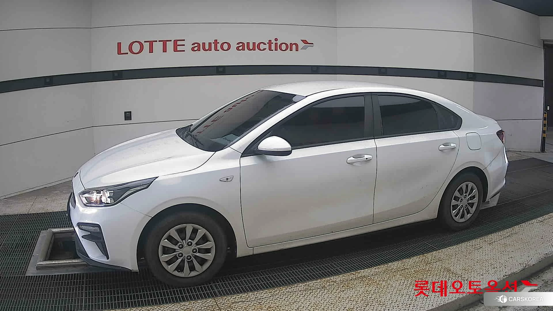 Kia K3 2021 Snow White Pearl из Кореи, фото 3