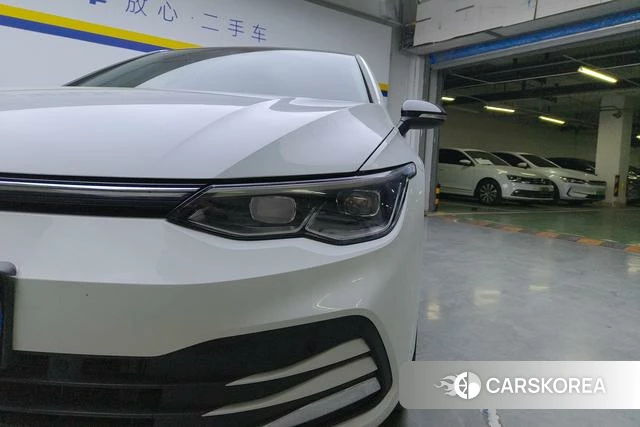 Volkswagen Golf 2024 Белый из Китая, фото 3