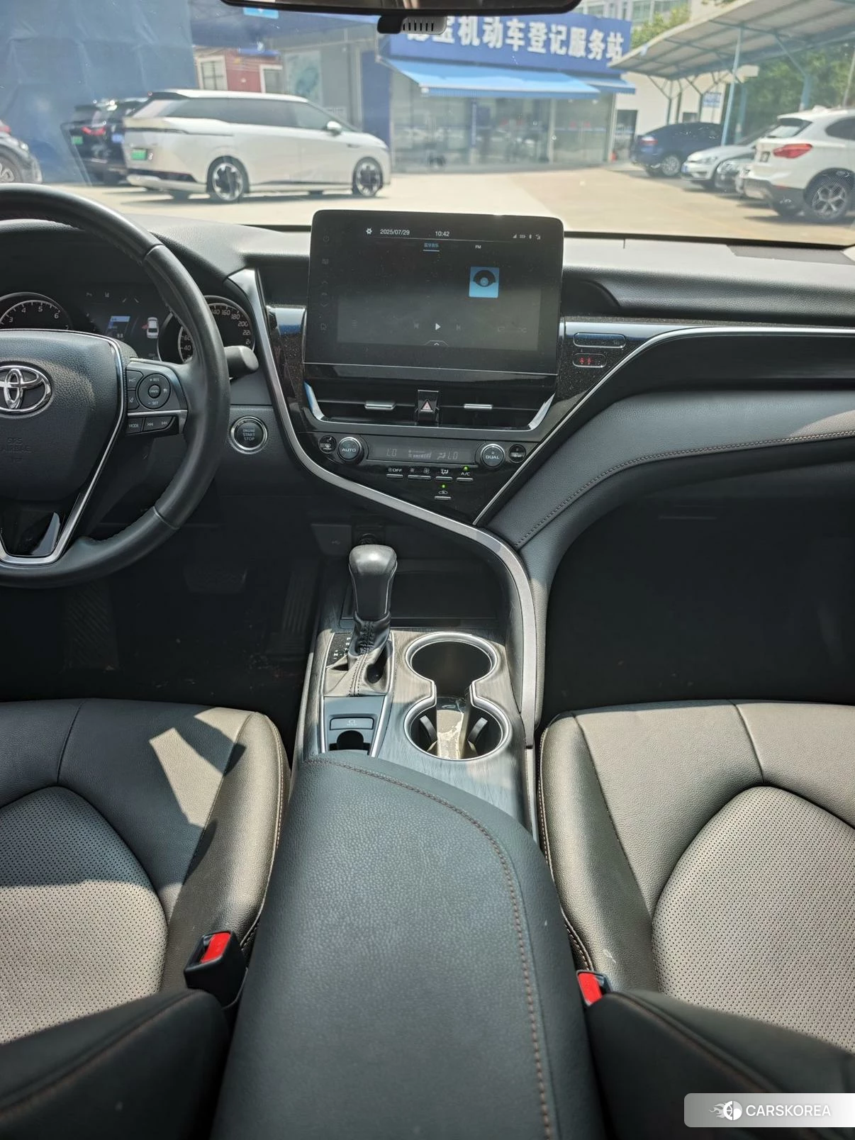 Toyota Camry 2021 Белый из Китая, фото 3