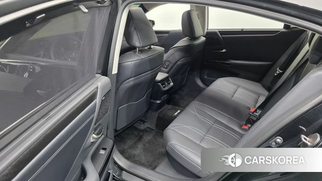 Lexus ES300h 7th generation 2025 Черный из Кореи, фото 3