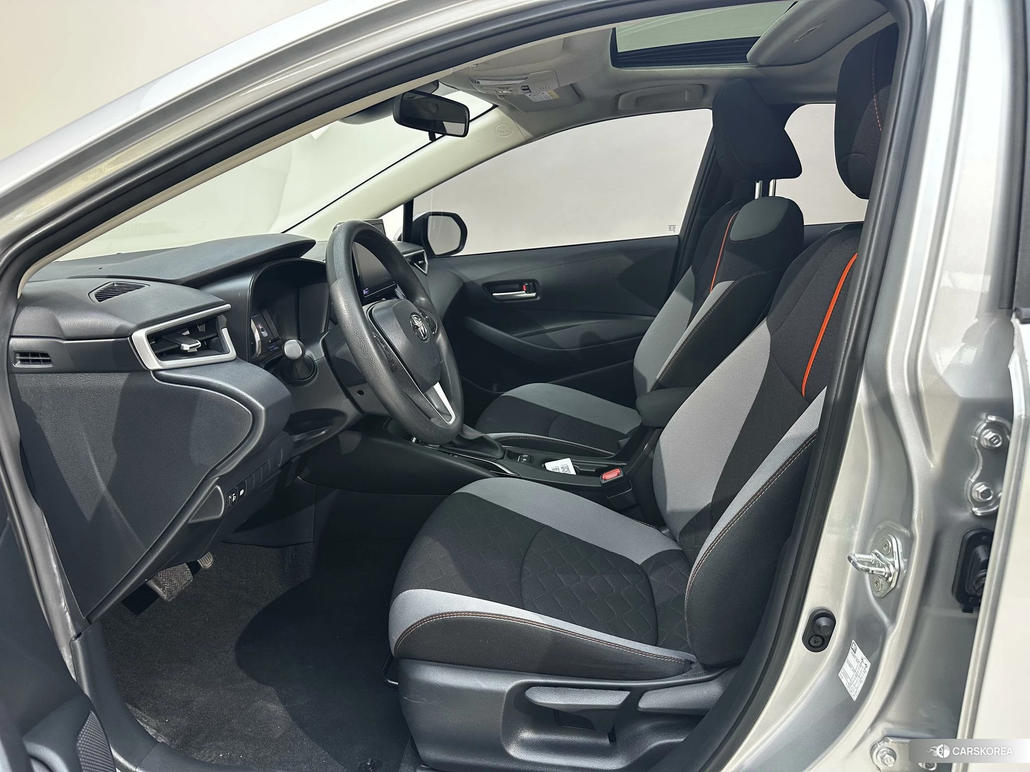 Toyota Corolla 2023 Серебристо-серый из Китая, фото 3
