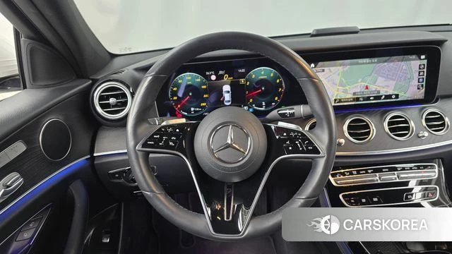 Mercedes-Benz E-Class W213 2023 Белый из Кореи, фото 3