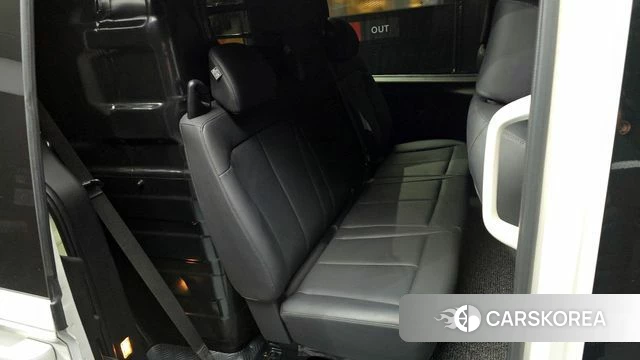 Hyundai Staria 2023 Белый из Кореи, фото 3