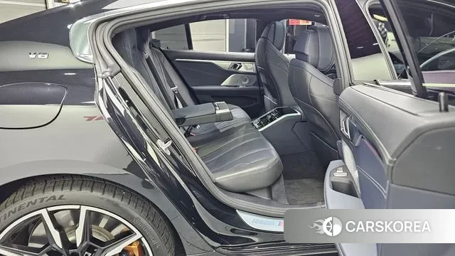 BMW 8 Series (G15) 2023 Черный из Кореи, фото 3