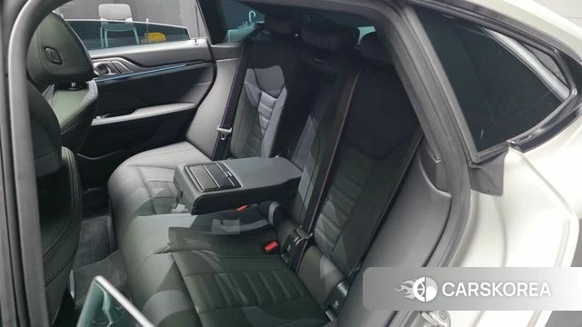 BMW i4 2025 Белый из Кореи, фото 3