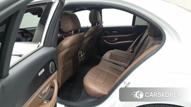 Mercedes-Benz E-Class W213 2021 Белый из Кореи, фото 3