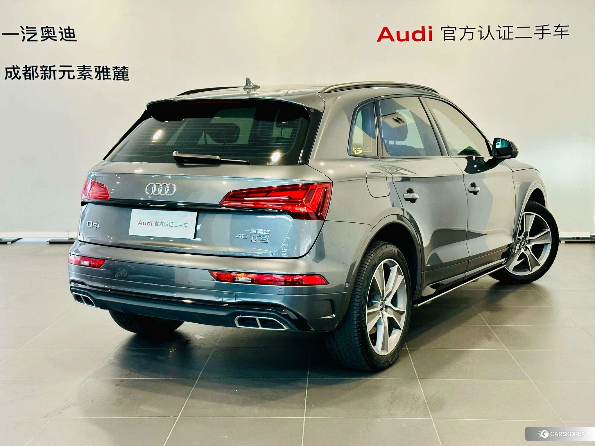 Audi Q5L 2021 Темно-серый из Китая, фото 3