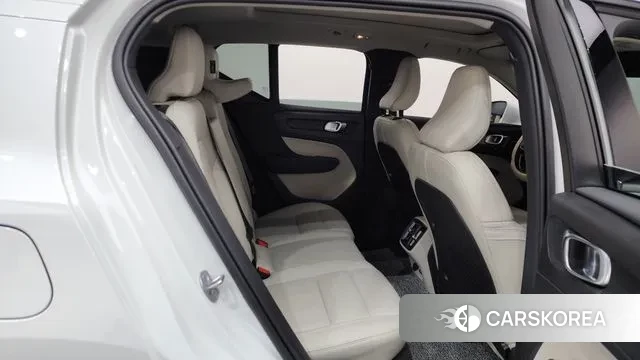 Volvo XC40 2025 Белый из Кореи, фото 3