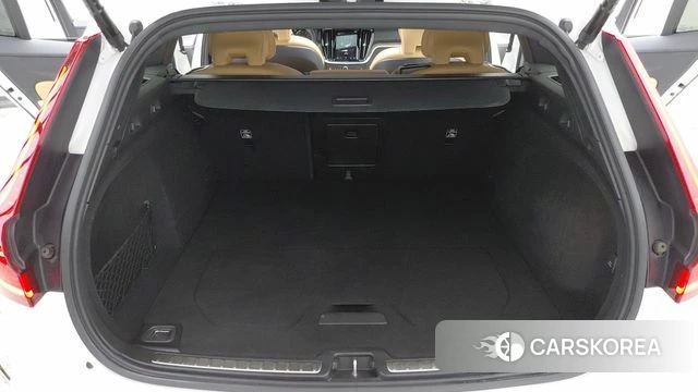 Volvo V60 Cross-Country 2nd Generation 2021 Белый из Кореи, фото 3