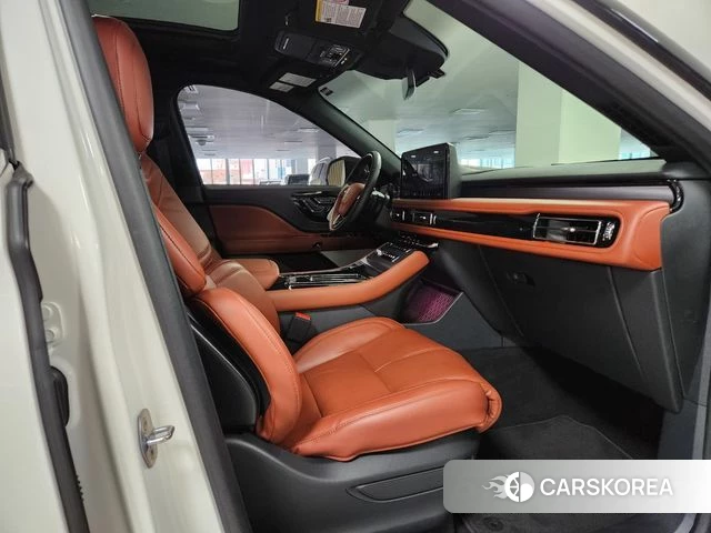 Lincoln Aviator 2nd generation 2024 Белый из Кореи, фото 3