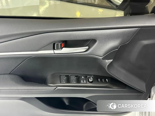 Toyota Camry (XV80) 2025 Серебряный из Кореи, фото 3