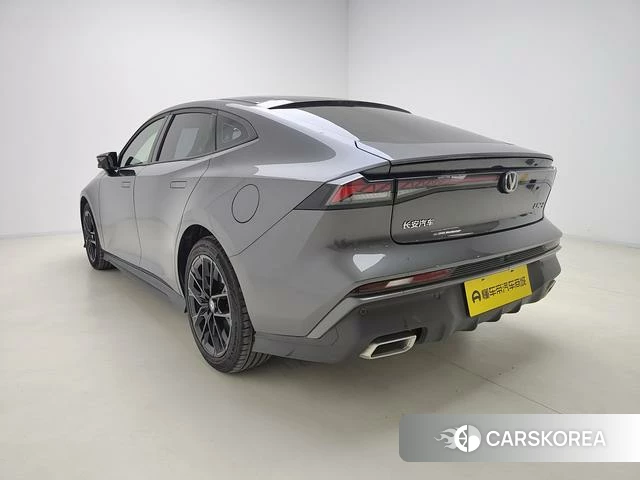Chang'an UNI-V 2024 Темно-серый из Китая, фото 3