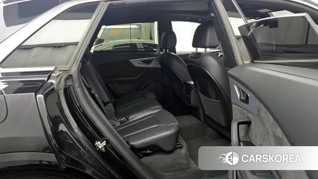 Audi Q8 (4M) 2021 Черный из Кореи, фото 3