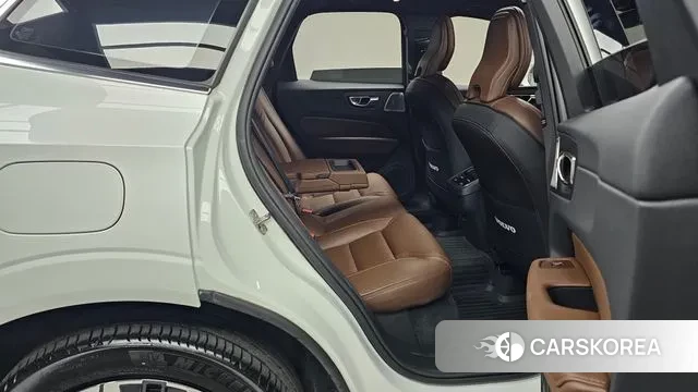 Volvo XC60 second Generation 2021 Белый из Кореи, фото 3