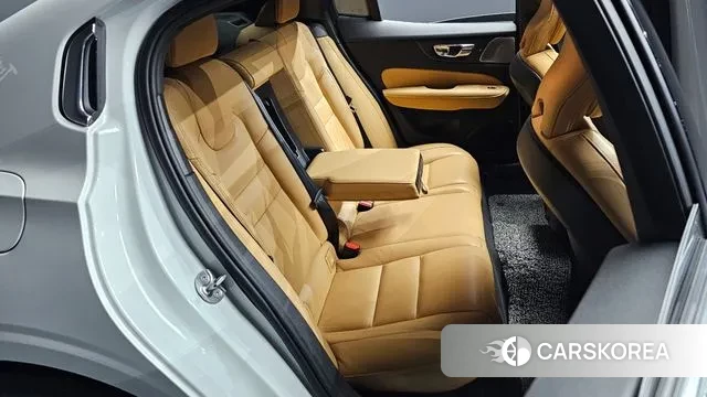 Volvo S60 3rd generation 2024 Белый из Кореи, фото 3