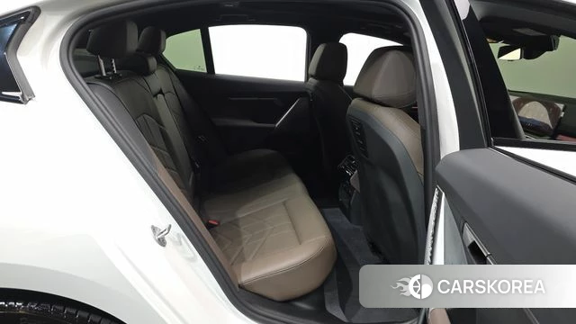 BMW 5 Series (G60) 2025 Белый из Кореи, фото 3