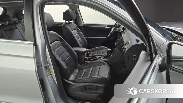 Volkswagen Tiguan second Generation 2020 Серебряный из Кореи, фото 3
