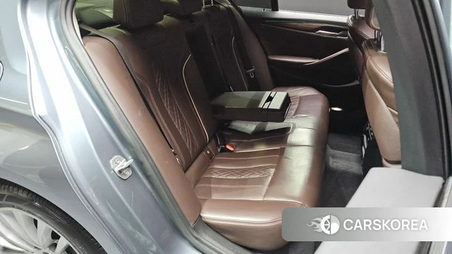BMW 5 Series (G30) 2019 Светло-серебряный цвет из Кореи, фото 3