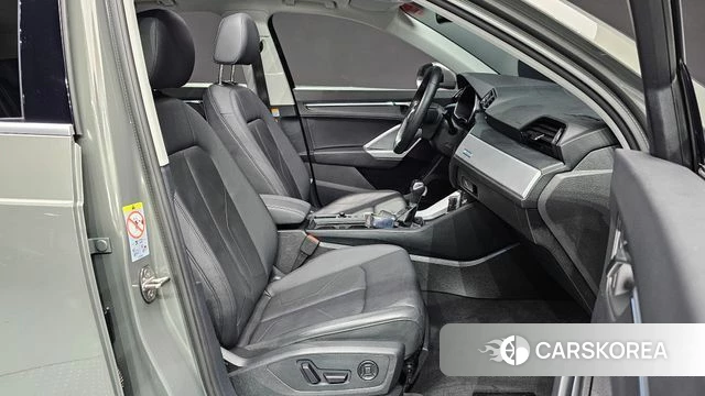 Audi Q3 (F3) 2023 Серый из Кореи, фото 3