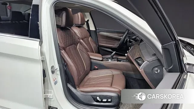 BMW 5 Series (G30) 2019 Белый из Кореи, фото 3