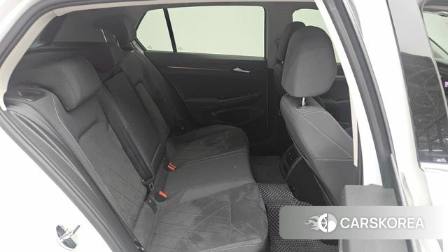 Volkswagen Golf 8th Generation 2022 Белый из Кореи, фото 3