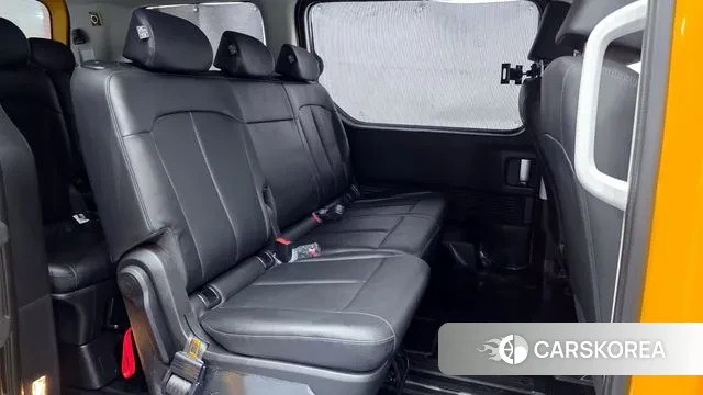 Hyundai Staria 2023 Желтый из Кореи, фото 3