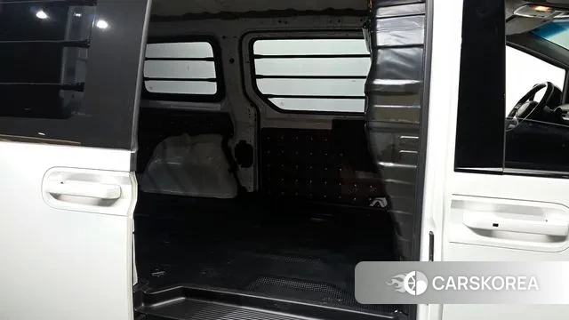 Hyundai Staria 2023 Белый из Кореи, фото 3