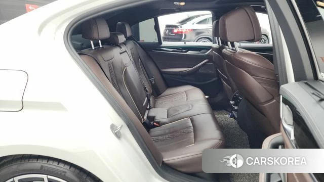 BMW 5 Series (G30) 2022 Белый из Кореи, фото 3