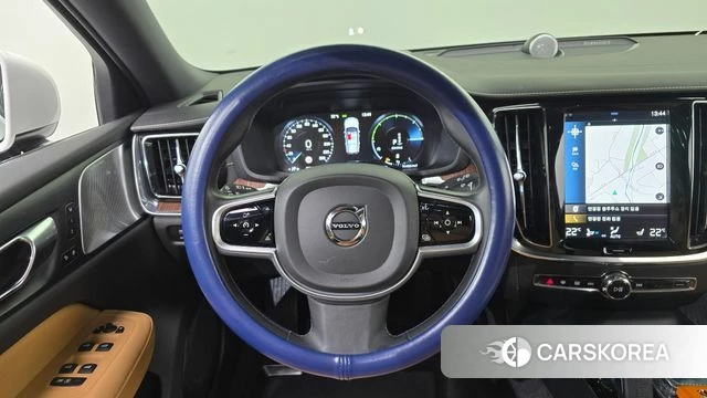 Volvo V60 Cross-Country 2nd Generation 2020 Белый из Кореи, фото 3