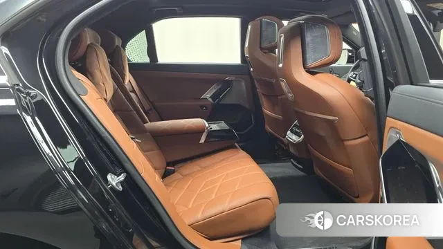 BMW 7 Series (G70) 2024 Черный из Кореи, фото 3