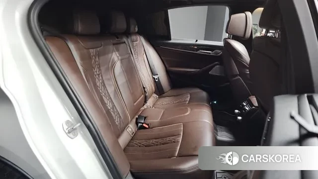 BMW 5 Series (G30) 2018 Белый из Кореи, фото 3