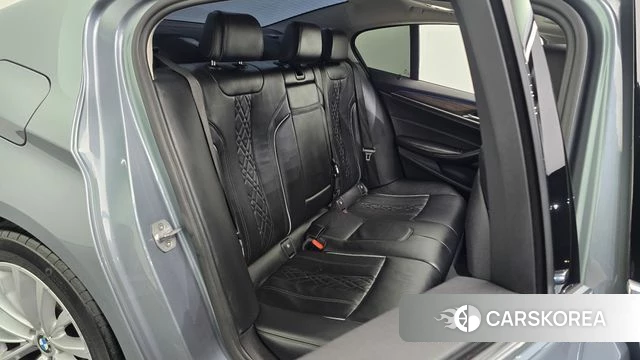 BMW 5 Series (G30) 2018 Серебряный из Кореи, фото 3