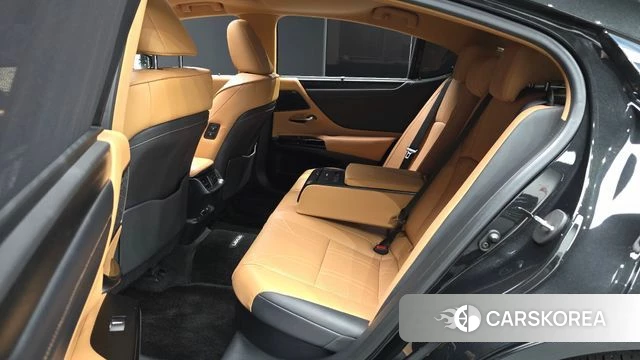 Lexus ES300h 7th generation 2023 Серый из Кореи, фото 3
