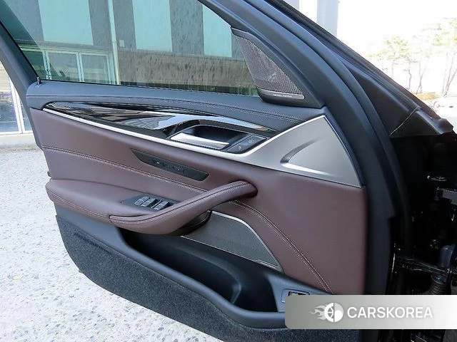 BMW 5 Series (G30) 2023 Черный из Кореи, фото 3