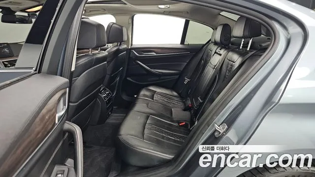 BMW 5 Series (G30) 2018 Серебристо-серый из Кореи, фото 3