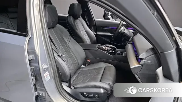 BMW 5 Series (G60) 2024 Серебряный из Кореи, фото 3