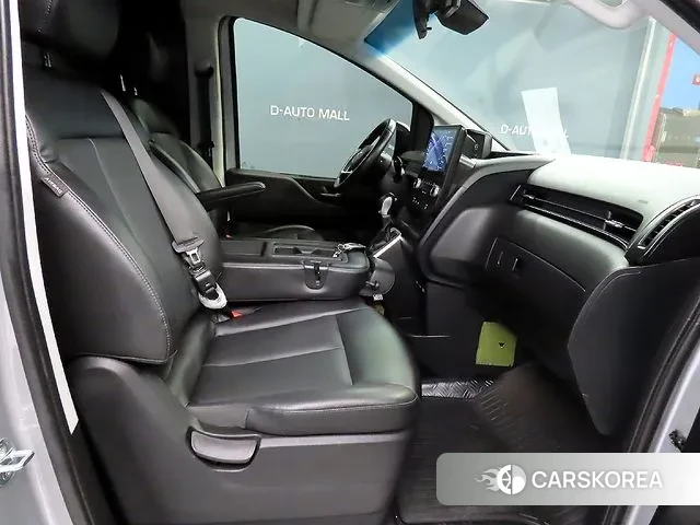 Hyundai Staria 2022 Серебристо-серый из Кореи, фото 3