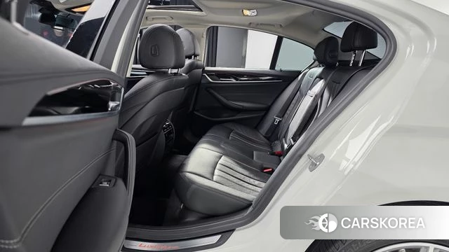 BMW 5 Series (G30) 2018 Белый из Кореи, фото 3