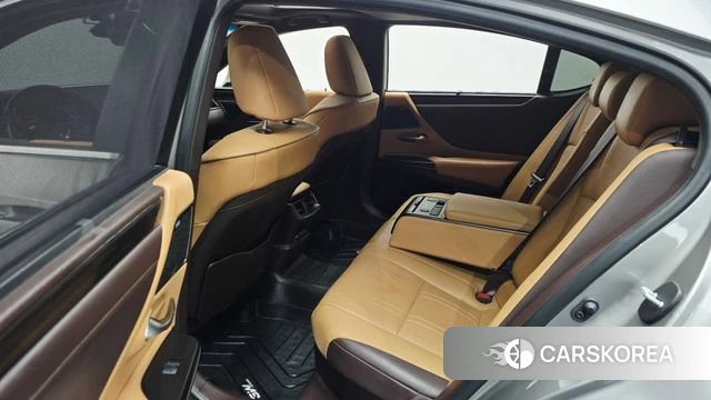 Lexus ES300h 7th generation 2020 Серебряный из Кореи, фото 3