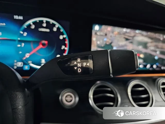 Mercedes-Benz E-Class W213 2023 Белый из Кореи, фото 3