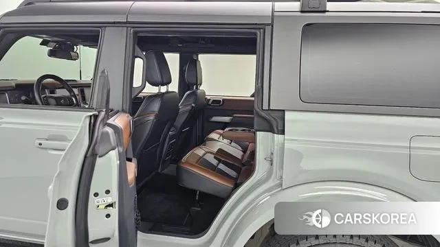 Ford Bronco 6th Generation 2023 Цвет галактики из Кореи, фото 3